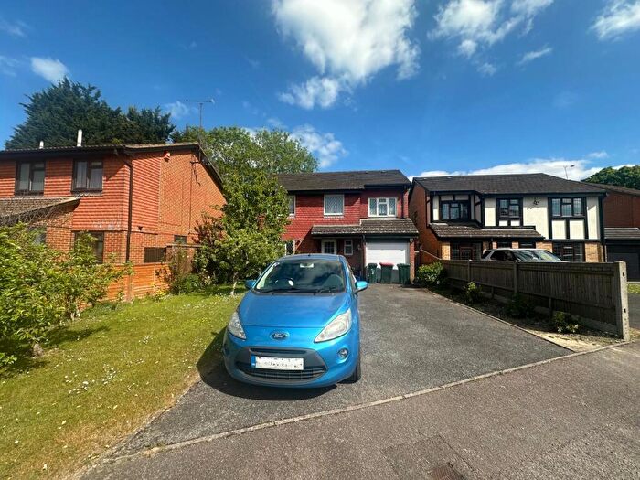 5 Bedroom Detached House For Sale In Ticehurst Close, Worth, Crawley, RH10