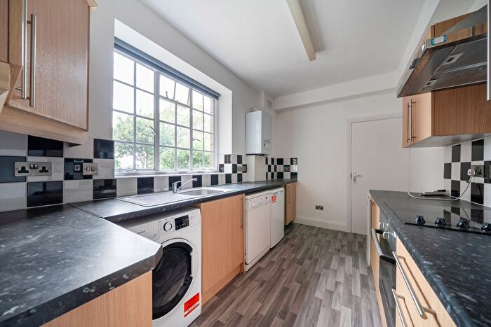 3 Bedroom Flat To Rent In Hyde Vale, Greenwich, SE10