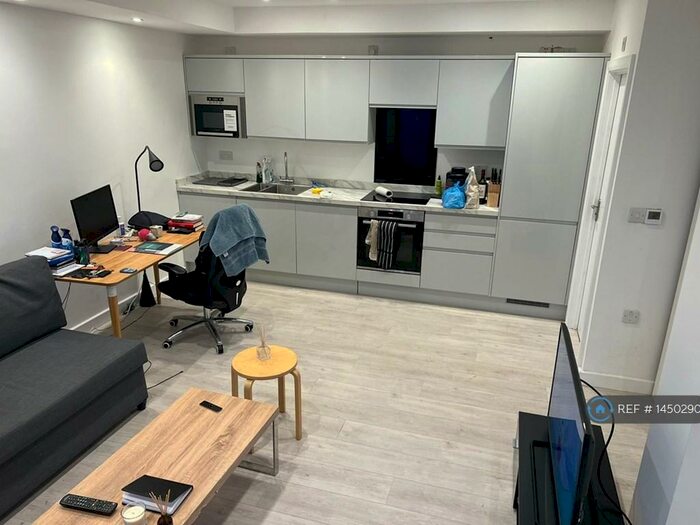 Studio To Rent In Town House, Marylebone, NW1