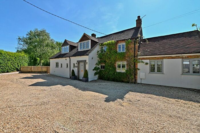 6 Bedroom Detached House For Sale In School Lane, Oakley, Aylesbury, Buckinghamshire, HP18