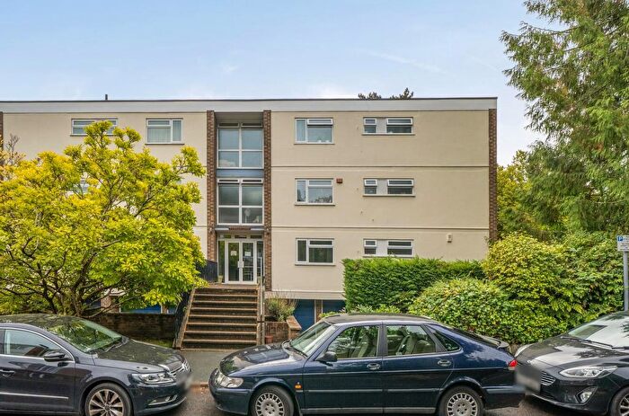 2 Bedroom Flat For Sale In Hilgay, Guildford, GU1