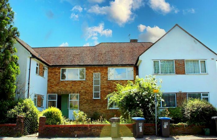 2 Bedroom Maisonette To Rent In Station Close, Brookmans Park, Hatfield, AL9