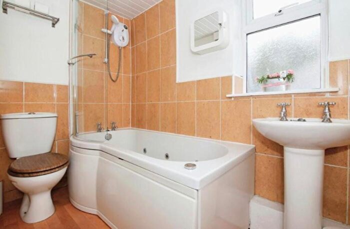 2 Bedroom Flat To Rent In Craghall Dene, Newcastle Upon Tyne, NE3