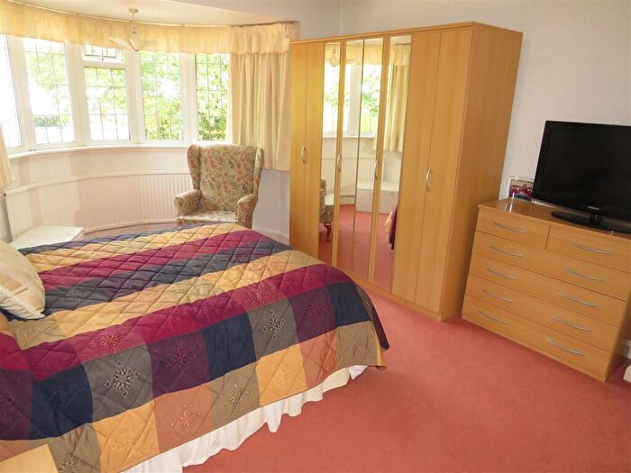 4 Bedroom Semi-Detached House For Sale In West Avenue, Castle Bromwich, Birmingham, B36