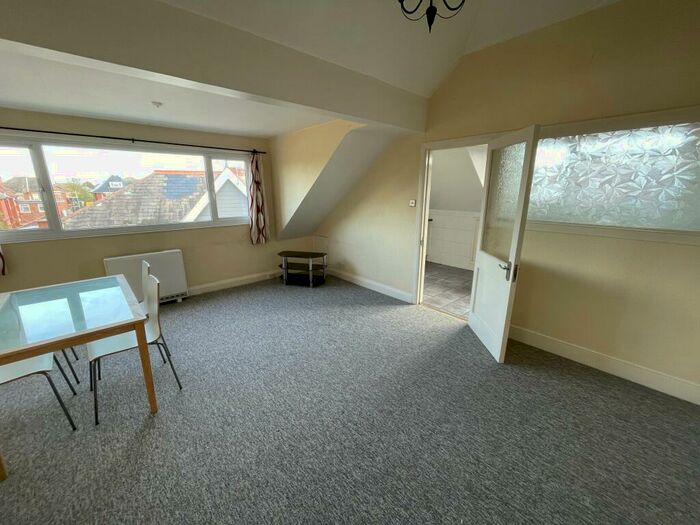 1 Bedroom Flat To Rent In Holdenhurst Road, Bournemouth, BH8
