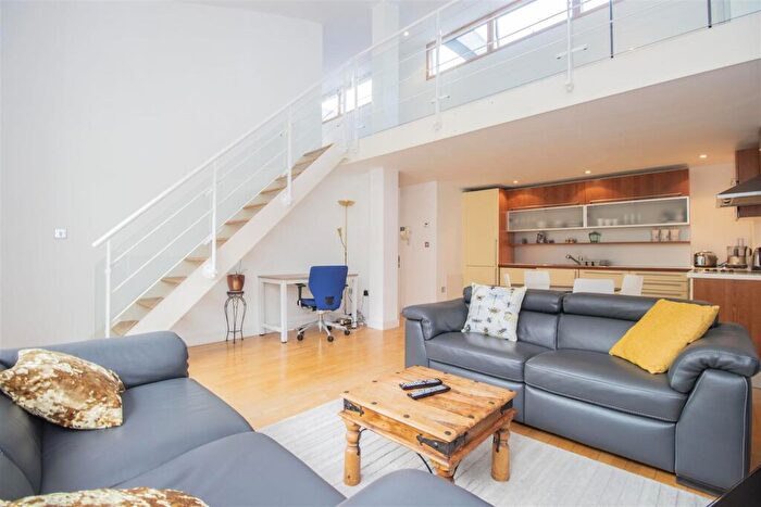 1 Bedroom Flat To Rent In Featherstone Street, City London, EC1Y