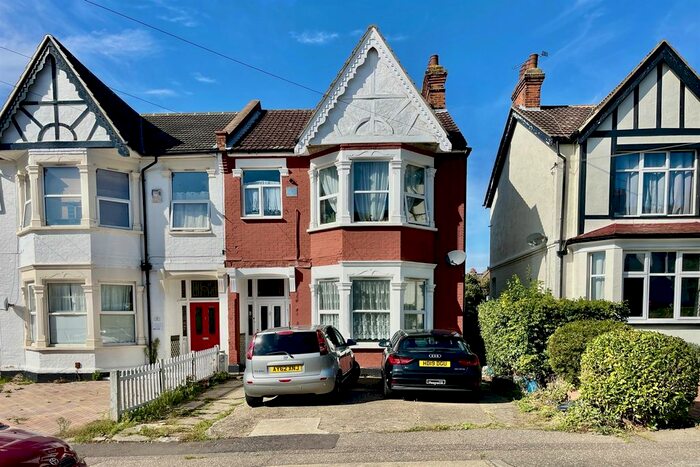 3 Bedroom Flat To Rent In Satanita Road, Westcliff-On-Sea, SS0