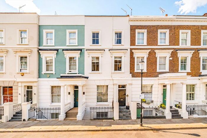 2 Bedroom Flat For Sale In Portland Road, Notting Hill, W11