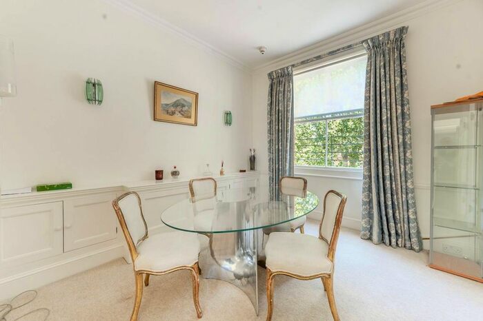 3 Bedroom Maisonette To Rent In Egerton Gardens, Chelsea, London, SW3