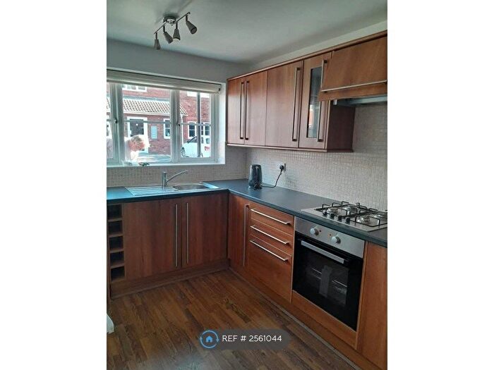 3 Bedroom End Of Terrace House To Rent In Mews Court, Armthorpe, Doncaster, DN3