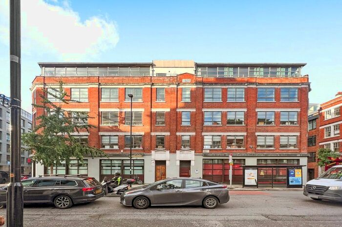 3 Bedroom Flat To Rent In The Roof Gardens, Goswell Road, EC1V