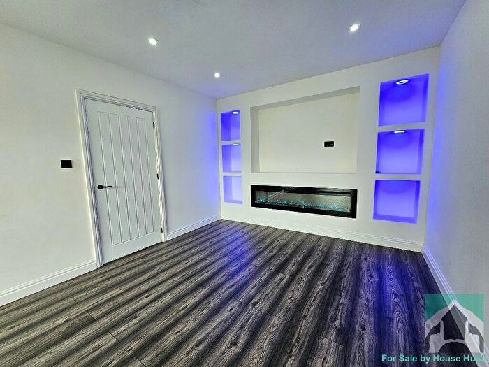 3 Bedroom Semi-Detached House To Rent In Hiplands Road, Halesowen, West Midlands, B62