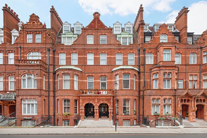 3 Bedroom Flat To Rent In Draycott Place, Chelsea, London, United Kingdom, SW3