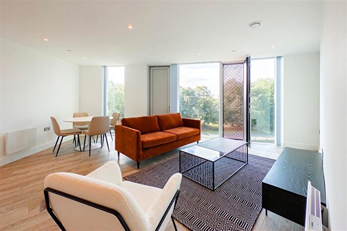 2 Bedroom Apartment To Rent In Thr, M15