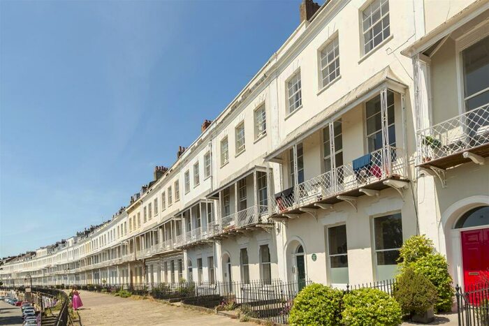 2 Bedroom Flat To Rent In Royal York Crescent, BS8