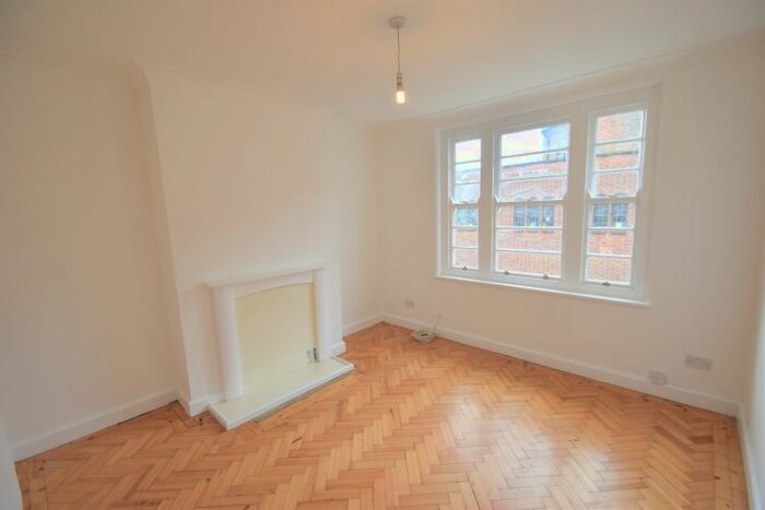 2 Bedroom Flat To Rent In Burnt Ash Hill, London SE12