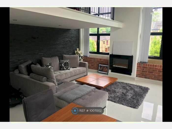 2 Bedroom Flat To Rent In Threadfold Way, Bolton BL7