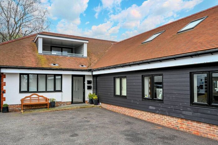 1 Bedroom Flat To Rent In Kings Court, Gomshall, GU5