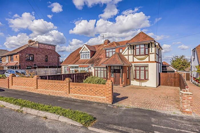 4 Bedroom Semi-Detached House For Sale In The Dale, Waterlooville, PO7