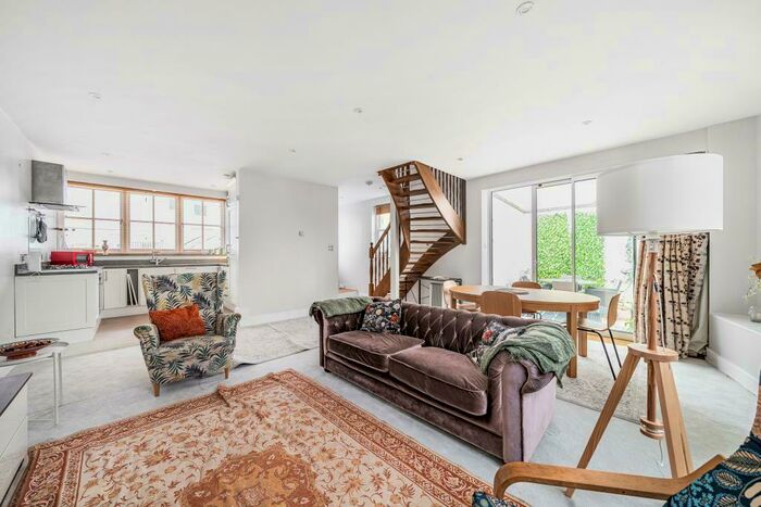 2 Bedroom Cottage To Rent In Primrose Gardens, London, NW3