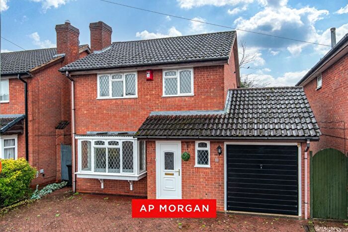 3 Bedroom Detached House For Sale In Lynden Close, Bromsgrove, Worcestershire, B61