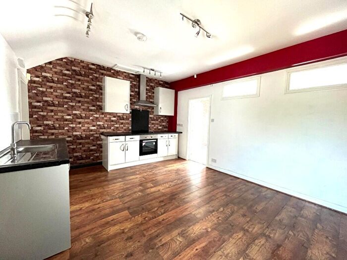 1 Bedroom Flat To Rent In New Road, Birmingham, B45