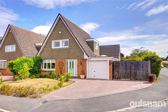 3 Bedroom Link Detached House For Sale In Willow Close, Fernhill Heath, Worcester, Worcestershire, WR3