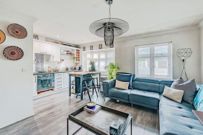 2 Bedroom Flat For Sale In Brighton Road, Hooley, Coulsdon, CR5