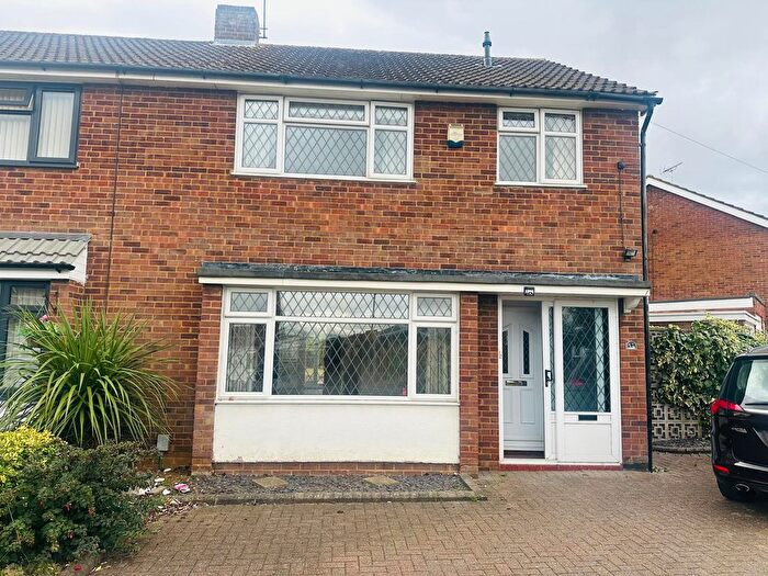 3 Bedroom Semi-Detached House To Rent In Calverton Road, Luton, LU3