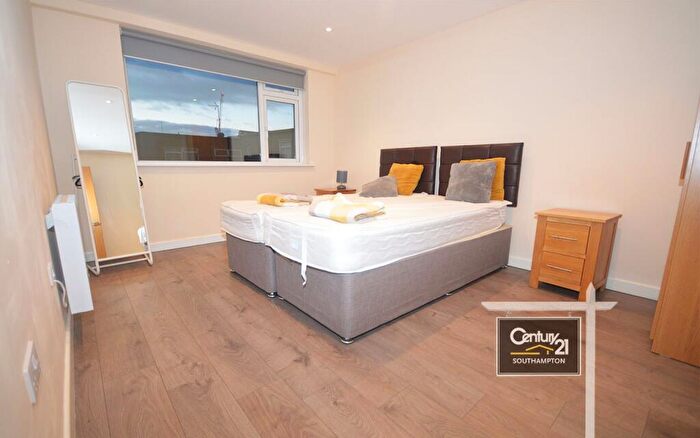 2 Bedroom Flat To Rent In |Ref: |, High Street, Southampton, SO14