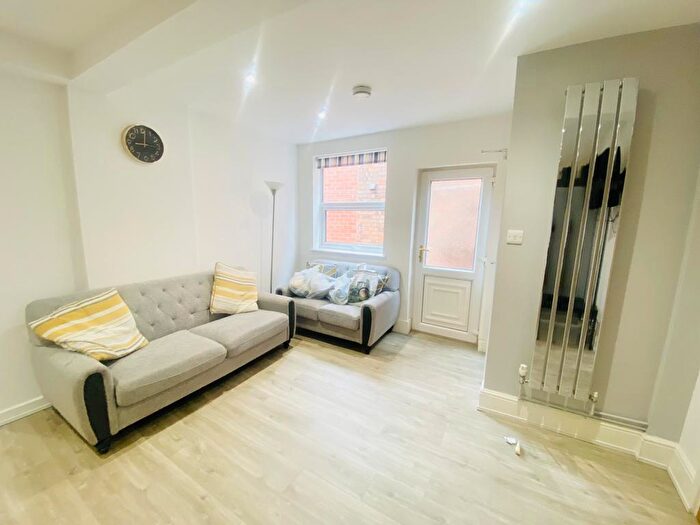 6 Bedroom House To Rent In Rolleston Drive, Nottingham, NG7