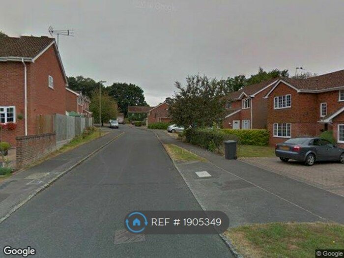 2 Bedroom Flat To Rent In Hazel Coppice, Hook, RG27