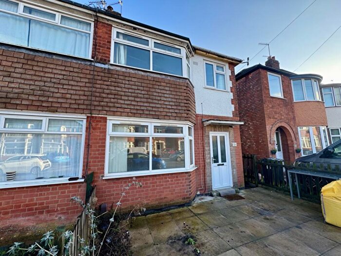 3 Bedroom Semi-Detached House To Rent In Bretby Road, LE2