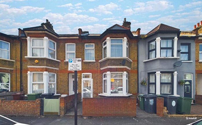 3 Bedroom Terraced House For Sale In Truro Road, Walthamstow, E17