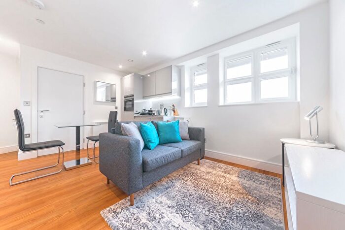 Studio To Rent In London Road, Romford, RM7