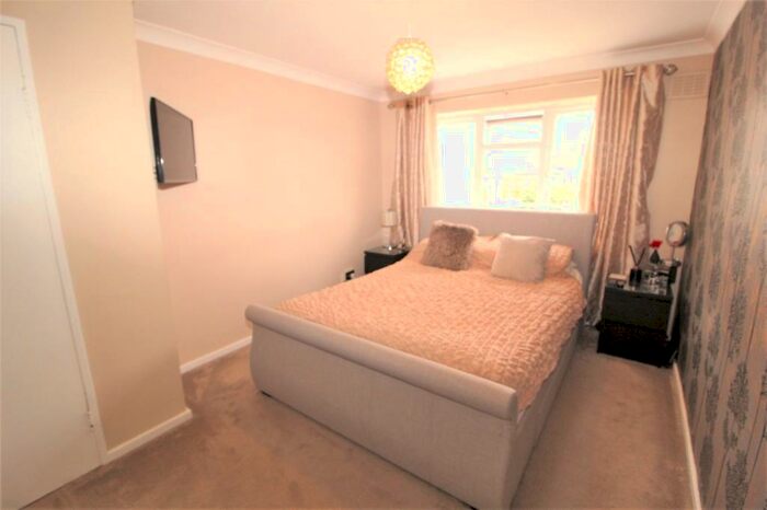 2 Bedroom Bungalow For Sale In Farm Way, Thundersley, Essex, SS7