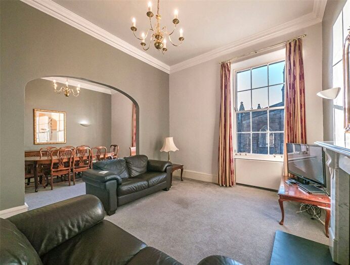 2 Bedroom Flat To Rent In Parliament Square, Edinburgh, EH1