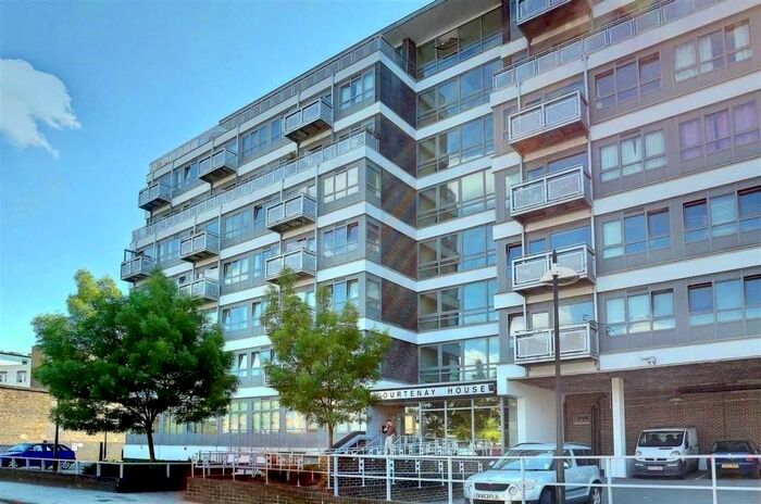 1 Bedroom Flat To Rent In Courtenay House, New Park Road, London, SW2