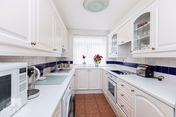 2 Bedroom Apartment To Rent In Elizabeth Court, Grove Road, Bournemouth, BH1