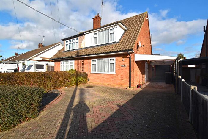 3 Bedroom Chalet For Sale In Parklands, Rochford, SS4