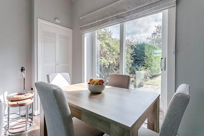 2 Bedroom Cottage For Sale In Lothian Street, Rosewell, EH24