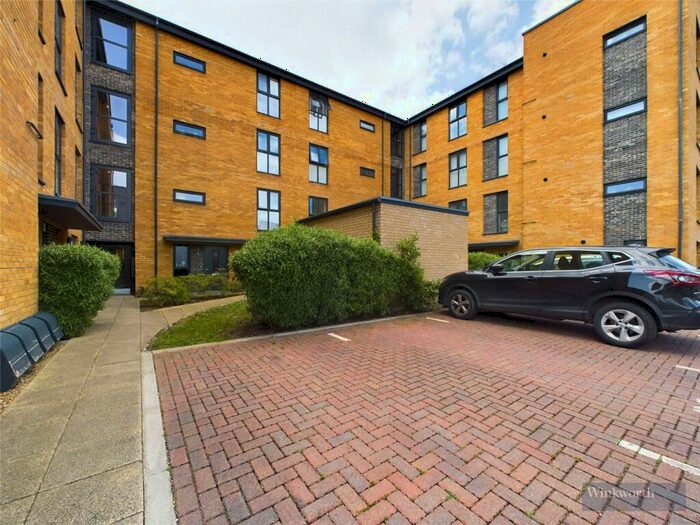 2 Bedroom Apartment To Rent In Taleorde House, Tala Close, Surbiton, KT6