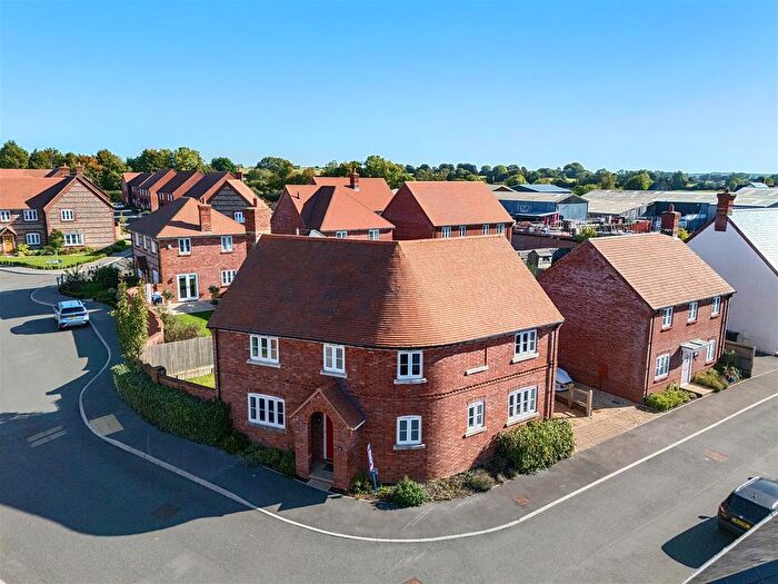 4 Bedroom Detached House For Sale In Harvest Hill, Charminster, Dorchester, DT2