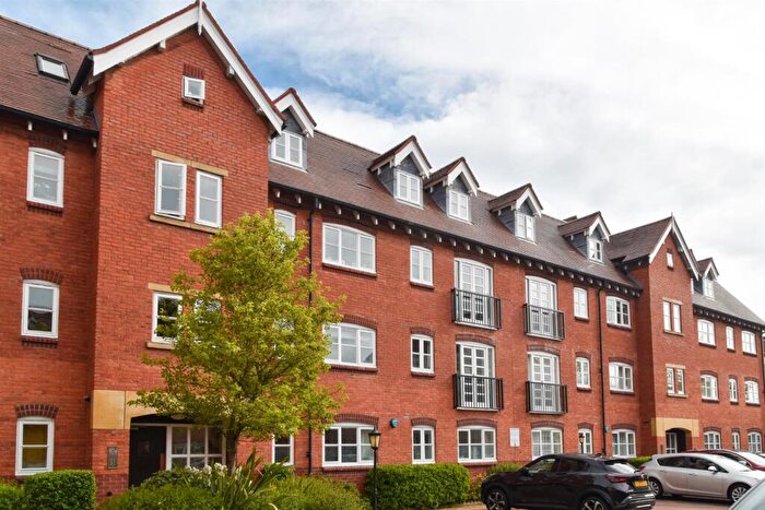 2 Bedroom Apartment For Sale In Martinique Square, Warwick, CV34