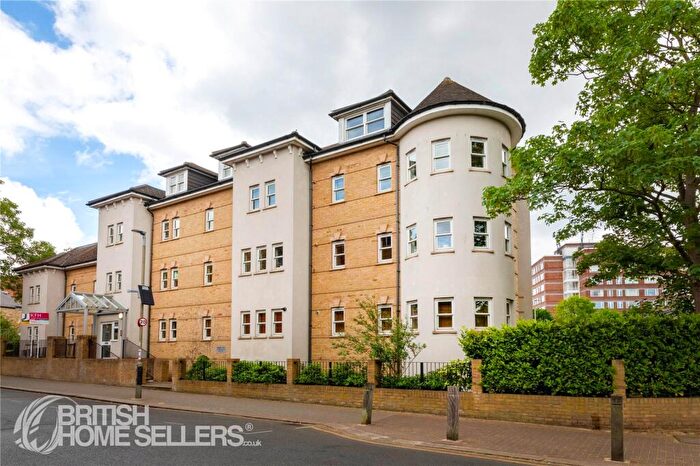 2 Bedroom Apartment For Sale In Boundaries Road, London, SW12