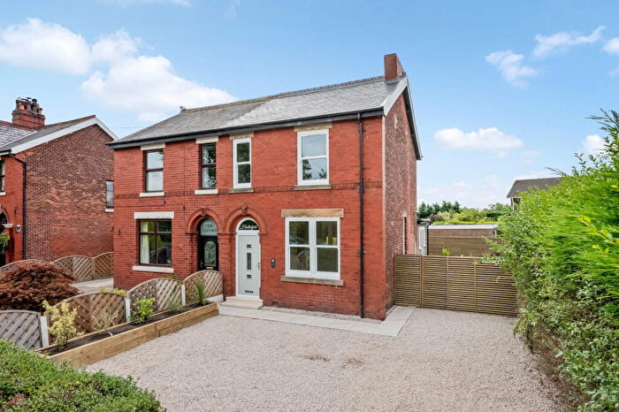 3 Bedroom Semi-Detached House For Sale In Heatherfield, Chapel Lane, New Longton, PR4