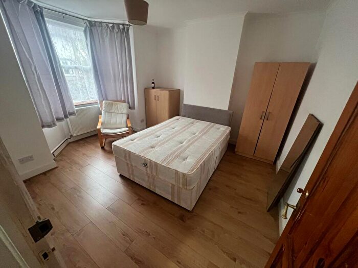 4 Bedroom Semi-Detached House To Rent In Shobden Road, London, N17