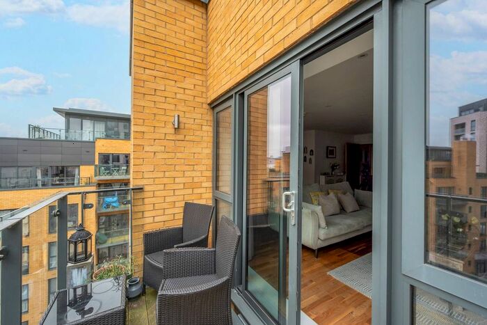 1 Bedroom Flat To Rent In Knightley Walk, Putney, London, SW18