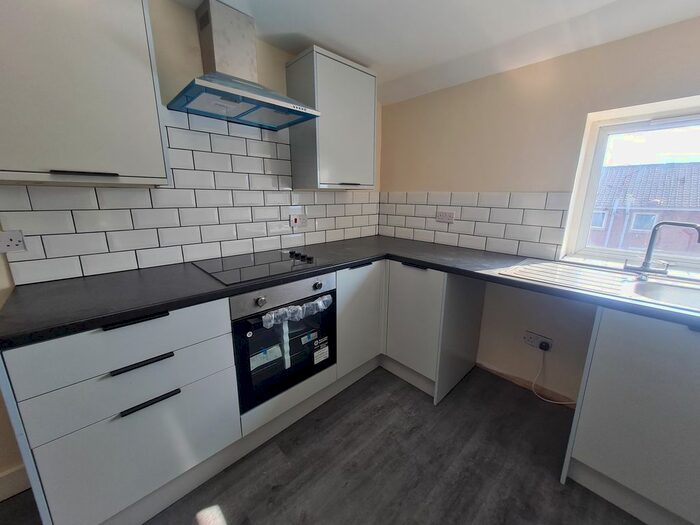 2 Bedroom Flat To Rent In Daw Green Avenue, Crigglestone, Wakefield, WF4