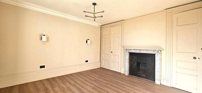 3 Bedroom Flat To Rent In Chapel Place, Ramsgate, CT11